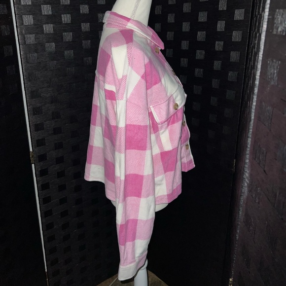 Pink plaid button down shirt with pockets in size XL - Picture 5 of 6